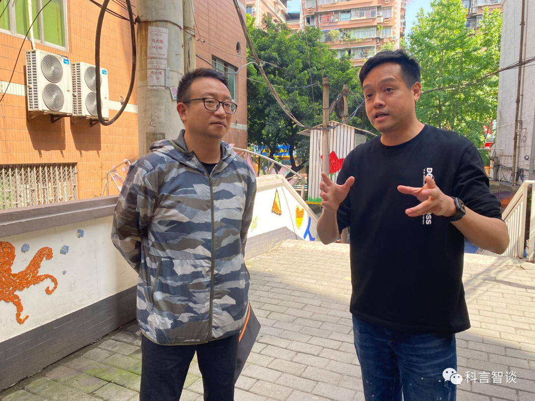 北碚區(qū)科技局領(lǐng)導蒞臨八爪魚互聯(lián)網(wǎng)教育產(chǎn)業(yè)園視察指導